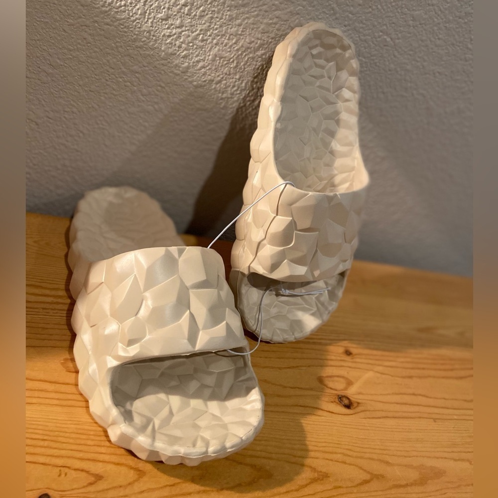Dius~Dianets~NWOT~Unisex~Multi-Purpose~Indoor/Outdoor~
Slide Sandal~Size 8.5-9.5